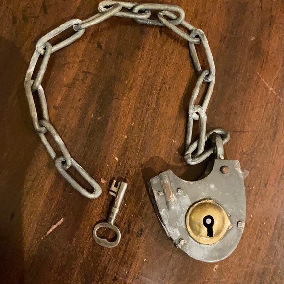 Vintage Reproduction of Antique PADLOCK with skeleton key & chain, lock replica - Picture 2 of 10